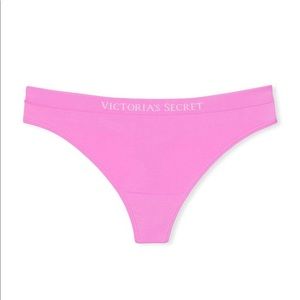 VICTORIA’S SECRET BARE
Seamless Logo Thong Panty